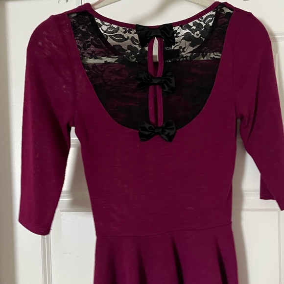 IZ Byer Magenta and black lace Blouse with Bows XS - Picture 2 of 4